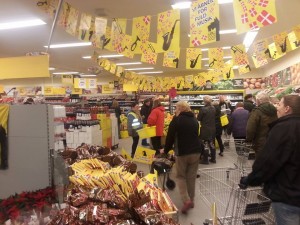 Første rykind i den udvidede Netto i Østergade i Skjern. Bemærk den nye og større frugt- og grøntafdeling til højre i billedet.